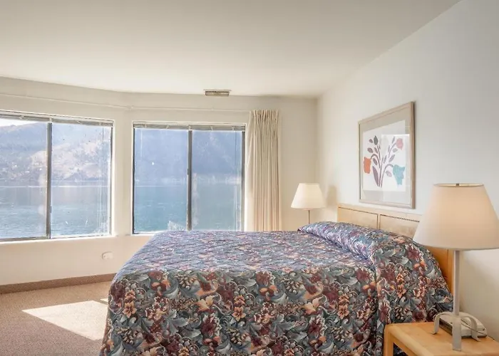 Wapato Point Resort